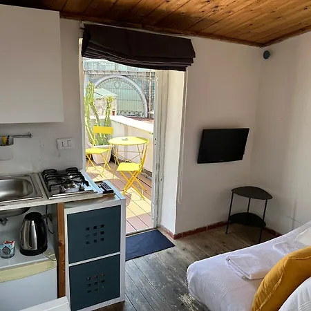 אתר קמפינג Tiny Nest Over Naples, Private Panoramic Terrace *