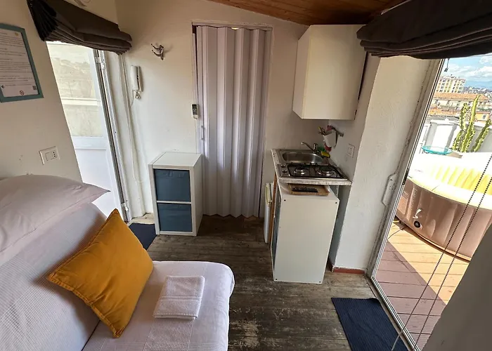 Tiny Nest Over Naples, Private Panoramic Terrace Campingplads