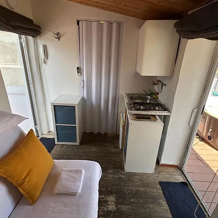 Tiny Nest Over Naples, Private Panoramic Terrace Kemping